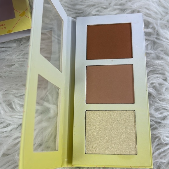 NIB Beauty Bakerie Lemon Bar Face Palette - Picture 4 of 4